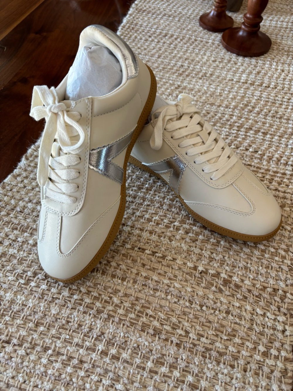 MIA Women's Cream Sneakers with Silver Accent/ New never worn size 7